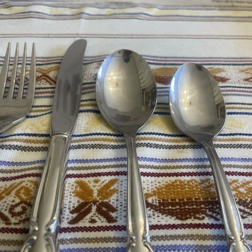 5 Piece Vintage William Roberts Stainless Steel Royal Manor Pattern Silverware‎